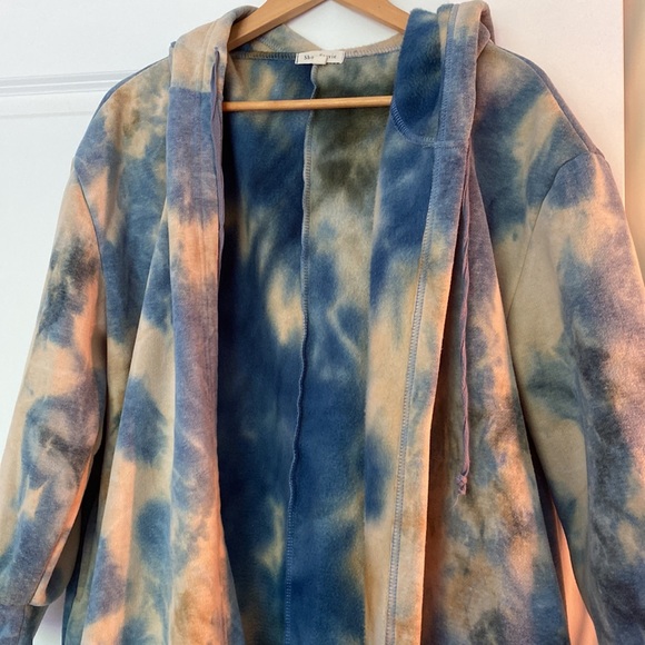 Long Hooded Sweatshirt - Picture 2 of 5